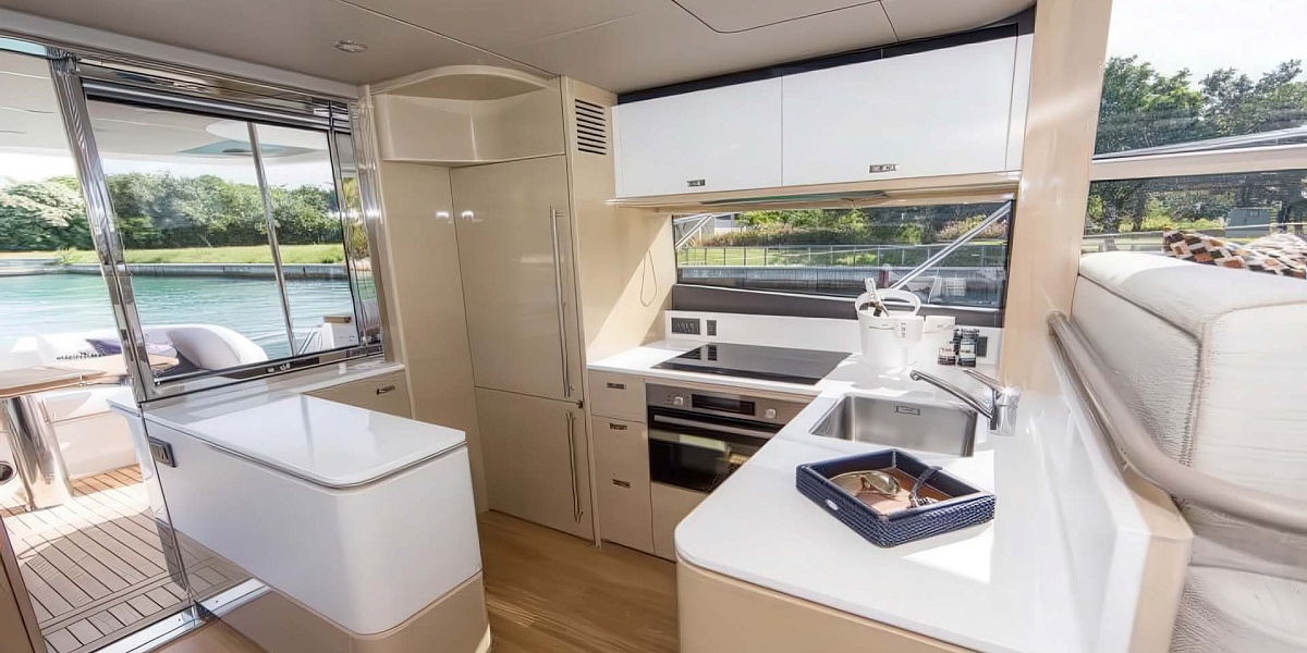 Аренда яхты Princess F55 Risa на Пхукете